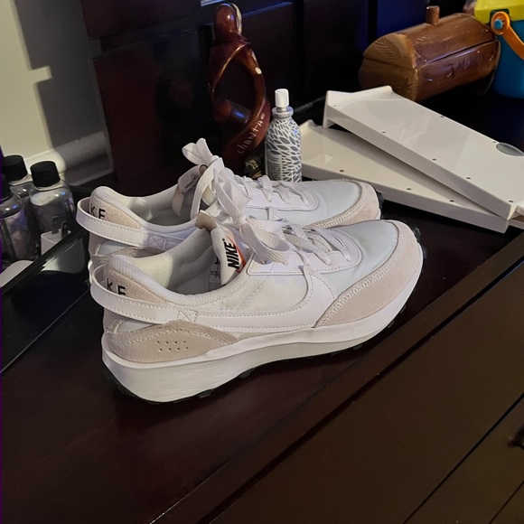 Nike - Picture 3 of 3